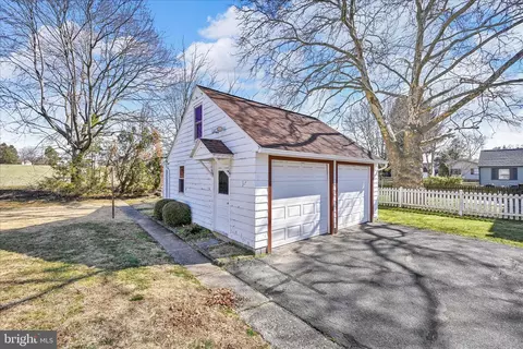 Exterior - 211 Noble St, Lititz, PA 17543 photo 5 of 7