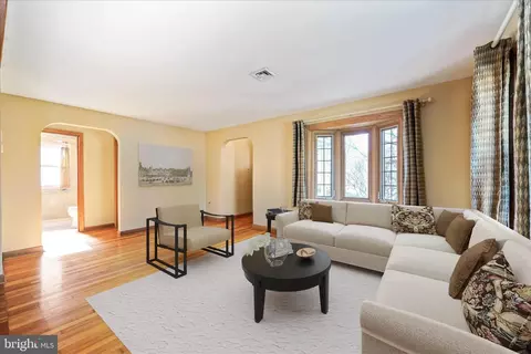 Living - 211 Noble St, Lititz, PA 17543 photo 1 of 2