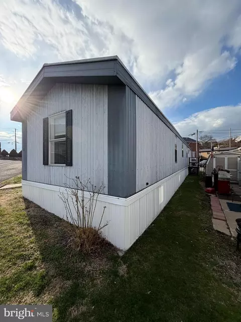 3 Hilltop Ave, Akron, PA 17501