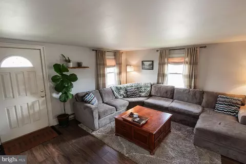 Entry Way - 45 Plum St, Lititz, PA 17543 photo 2 of 9