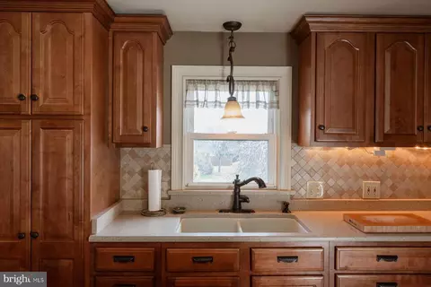 Kitchen - 45 Plum St, Lititz, PA 17543 photo 6 of 15