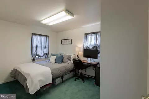 Bedroom - 45 Plum St, Lititz, PA 17543 photo 7 of 10