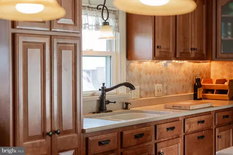 Kitchen - 45 Plum St, Lititz, PA 17543 photo 10 of 15