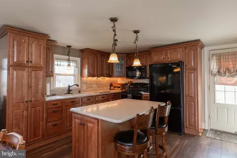 Kitchen - 45 Plum St, Lititz, PA 17543 photo 1 of 15