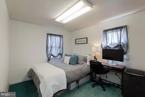 Bedroom - 45 Plum St, Lititz, PA 17543 photo 8 of 10