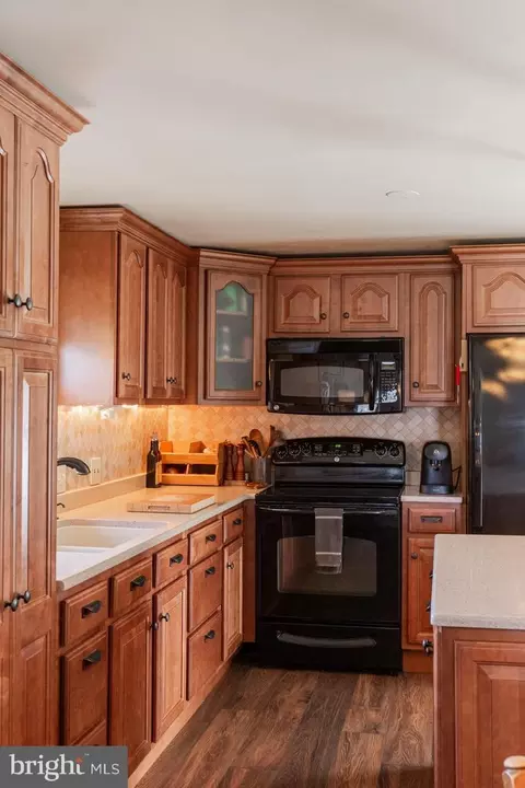 Kitchen - 45 Plum St, Lititz, PA 17543 photo 12 of 15