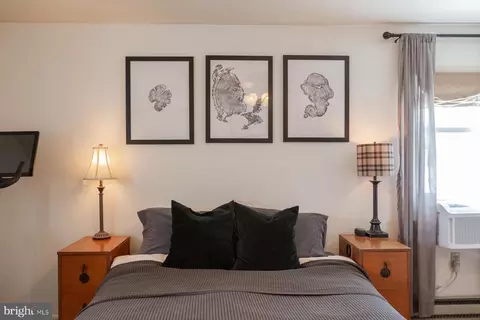 Bedroom - 45 Plum St, Lititz, PA 17543 photo 4 of 10