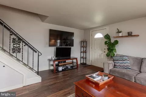 Entry Way - 45 Plum St, Lititz, PA 17543 photo 4 of 9