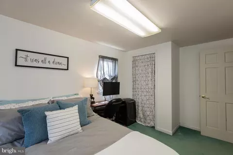Bedroom - 45 Plum St, Lititz, PA 17543 photo 9 of 10