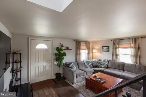 Entry Way - 45 Plum St, Lititz, PA 17543 photo 3 of 9