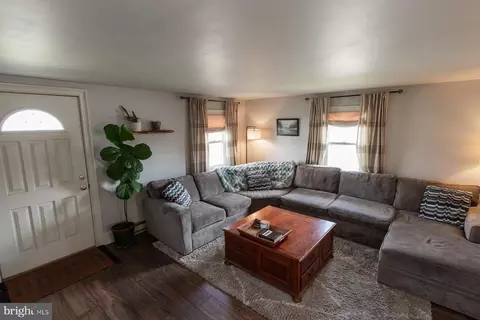 Entry Way - 45 Plum St, Lititz, PA 17543 photo 5 of 9