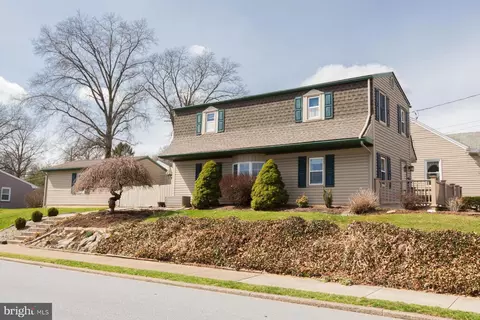Exterior - 45 Plum St, Lititz, PA 17543 photo 5 of 19