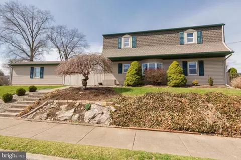 Exterior - 45 Plum St, Lititz, PA 17543 photo 4 of 19
