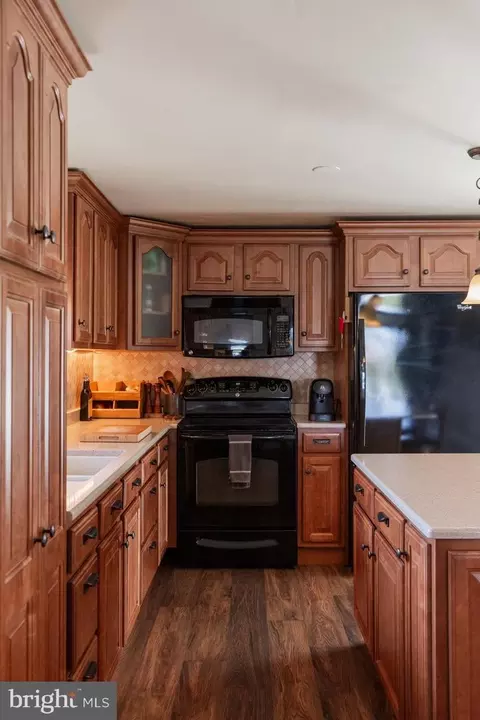 Kitchen - 45 Plum St, Lititz, PA 17543 photo 14 of 15