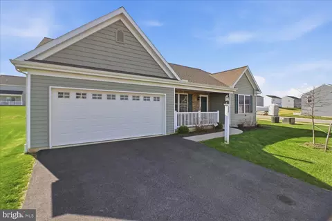 122 Creekside Dr, New Providence, PA 17560