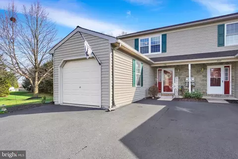 336 Deerfield Dr, Mount Joy, PA 17552