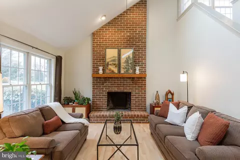 Living - 537 Randolph Dr, Lititz, PA 17543 photo 2 of 3