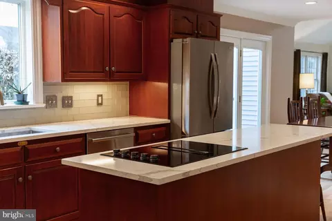 Kitchen - 537 Randolph Dr, Lititz, PA 17543 photo 6 of 8