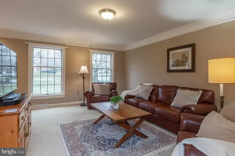 Living - 537 Randolph Dr, Lititz, PA 17543 photo 3 of 3