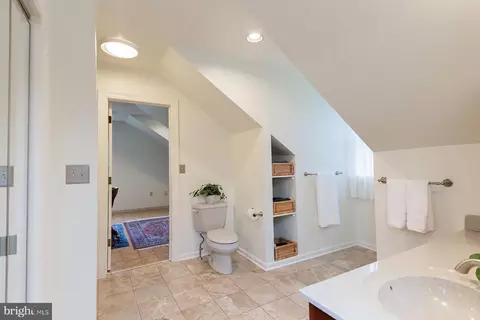 Bath - 537 Randolph Dr, Lititz, PA 17543 photo 2 of 4