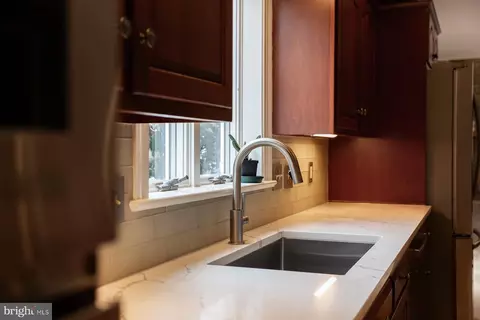Kitchen - 537 Randolph Dr, Lititz, PA 17543 photo 8 of 8