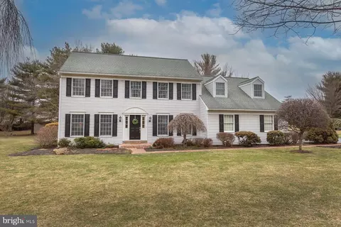 537 Randolph Dr, Lititz, PA 17543