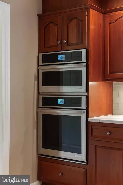 Kitchen - 537 Randolph Dr, Lititz, PA 17543 photo 7 of 8