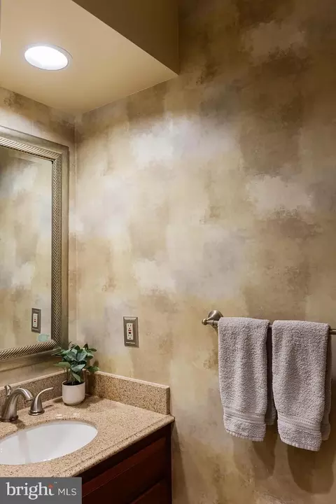 Bath - 537 Randolph Dr, Lititz, PA 17543 photo 1 of 4