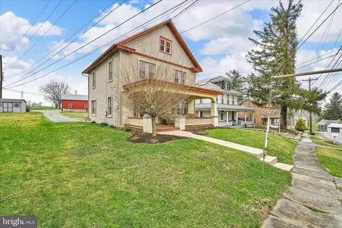 Exterior - 301 E Meadow Valley Rd, Lititz, PA 17543 photo 1 of 8