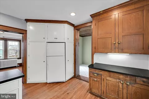 Kitchen - 301 E Meadow Valley Rd, Lititz, PA 17543 photo 3 of 4