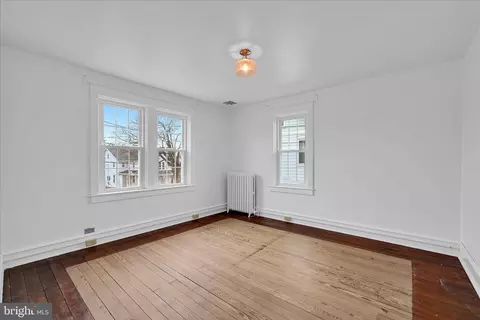 Bedroom - 301 E Meadow Valley Rd, Lititz, PA 17543 photo 4 of 5