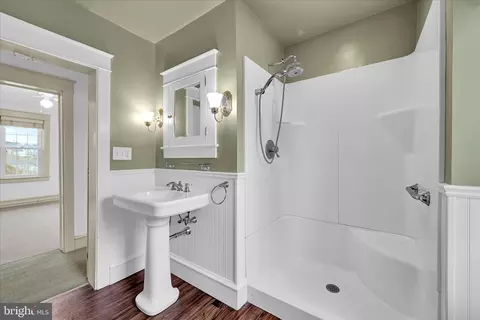 Bath - 301 E Meadow Valley Rd, Lititz, PA 17543 photo 1 of 4