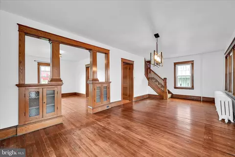 Living - 301 E Meadow Valley Rd, Lititz, PA 17543 photo 1 of 3