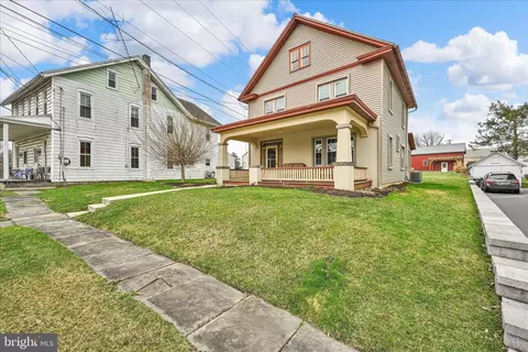 Exterior - 301 E Meadow Valley Rd, Lititz, PA 17543 photo 3 of 8