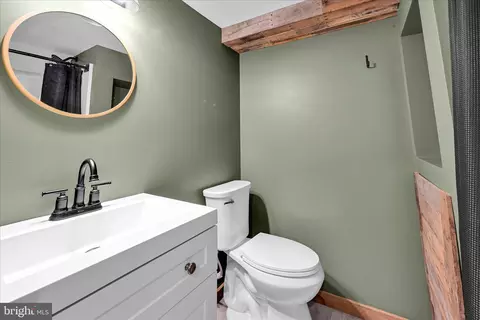 Bath - 301 E Meadow Valley Rd, Lititz, PA 17543 photo 3 of 4