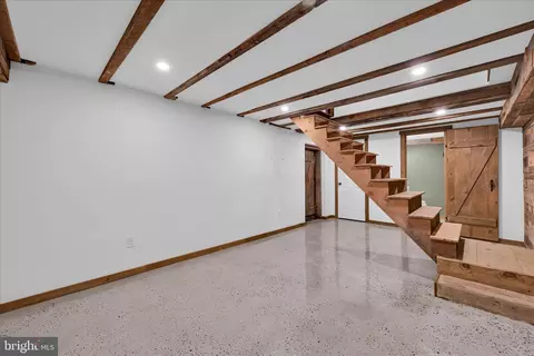 Entry Way - 301 E Meadow Valley Rd, Lititz, PA 17543 photo 2 of 4
