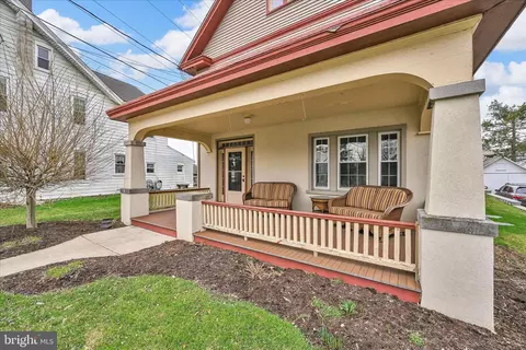 Exterior - 301 E Meadow Valley Rd, Lititz, PA 17543 photo 4 of 8