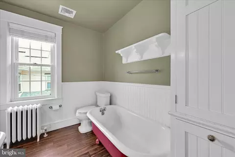 Bath - 301 E Meadow Valley Rd, Lititz, PA 17543 photo 2 of 4