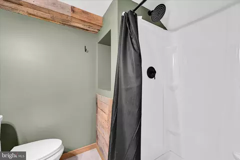 Bath - 301 E Meadow Valley Rd, Lititz, PA 17543 photo 4 of 4