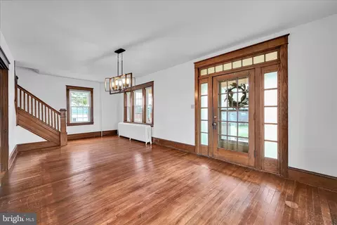 Entry Way - 301 E Meadow Valley Rd, Lititz, PA 17543 photo 1 of 4