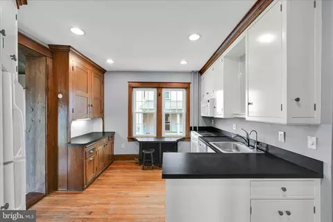 Kitchen - 301 E Meadow Valley Rd, Lititz, PA 17543 photo 2 of 4