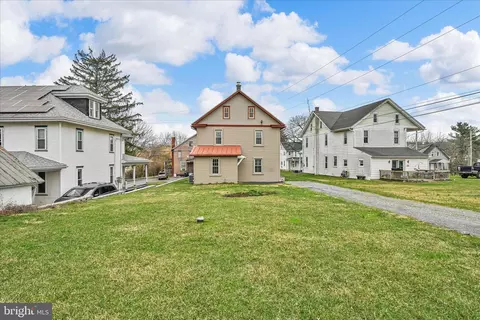 Exterior - 301 E Meadow Valley Rd, Lititz, PA 17543 photo 6 of 8