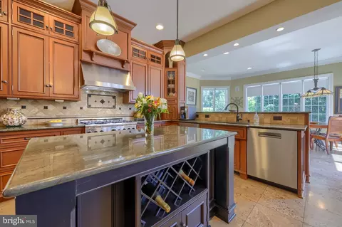 Kitchen - 388 Wheatfield Dr, Lititz, PA 17543 photo 4 of 7
