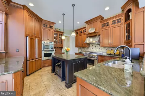 Kitchen - 388 Wheatfield Dr, Lititz, PA 17543 photo 6 of 7