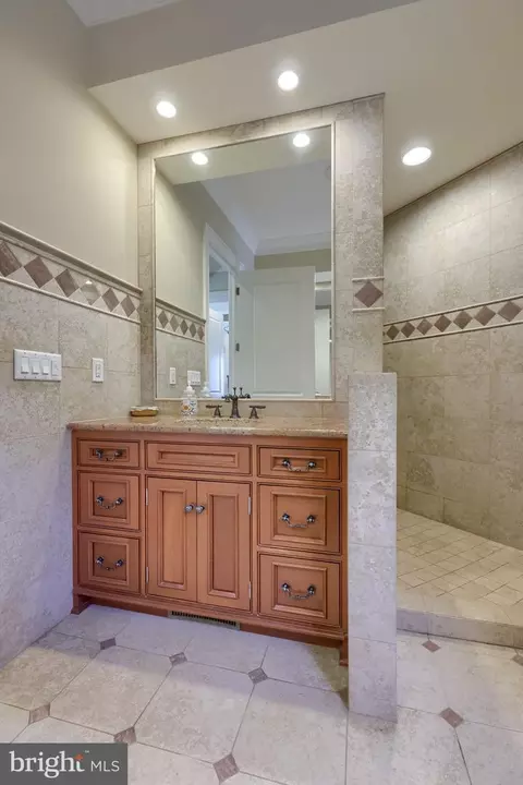 Bath - 388 Wheatfield Dr, Lititz, PA 17543 photo 2 of 9