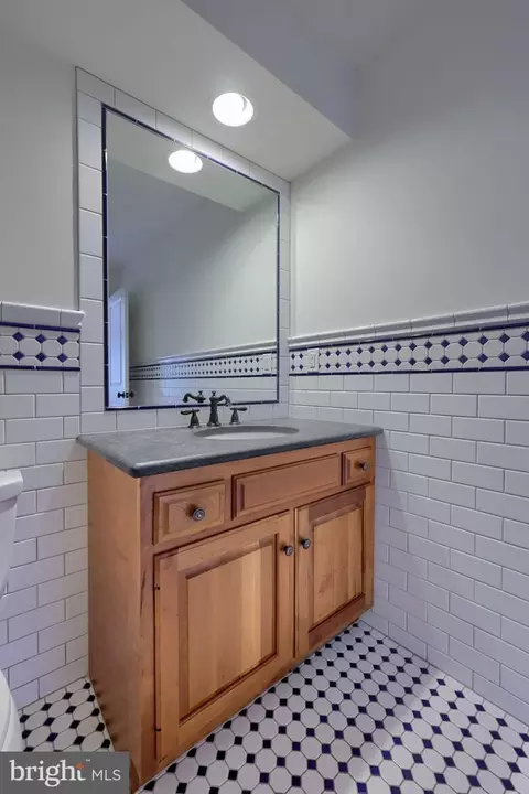 Bath - 388 Wheatfield Dr, Lititz, PA 17543 photo 8 of 9