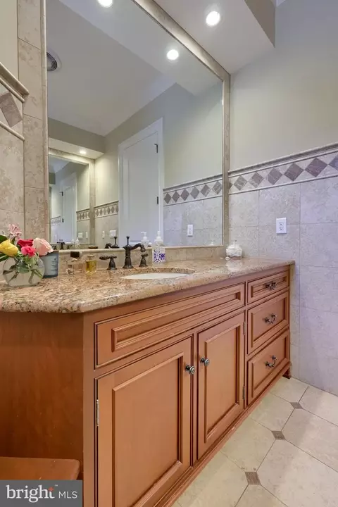 Bath - 388 Wheatfield Dr, Lititz, PA 17543 photo 3 of 9