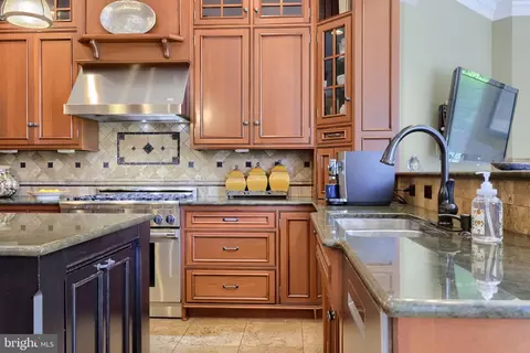 Kitchen - 388 Wheatfield Dr, Lititz, PA 17543 photo 2 of 7