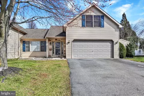 2202 Weeping Willow Ln, Mount Joy, PA 17552