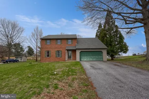 Exterior - 1001 Rebecca Dr, Lititz, PA 17543 photo 4 of 8